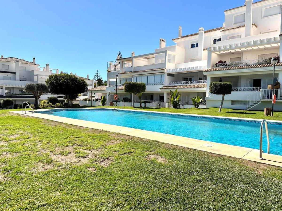 Moderno Apartamento Con Preciosas Vistas Al Mar En Urbanizacion Con Piscina - Rio Real 11 2G Marbella Exterior photo