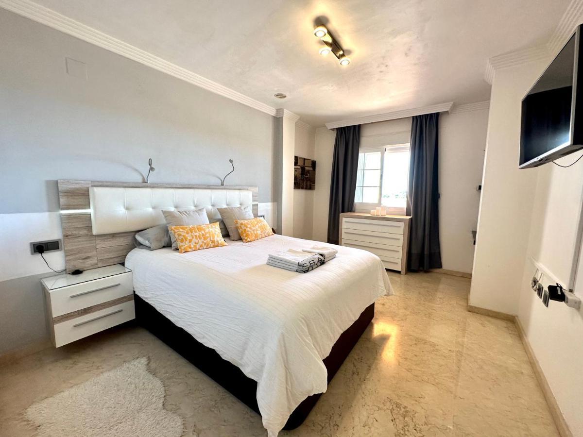 Moderno Apartamento Con Preciosas Vistas Al Mar En Urbanizacion Con Piscina - Rio Real 11 2G Marbella Exterior photo