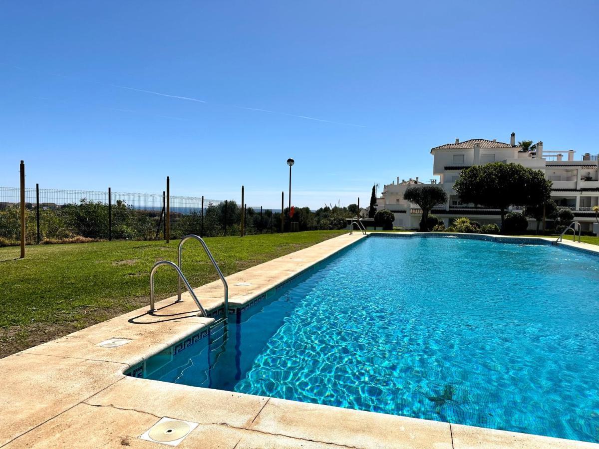 Moderno Apartamento Con Preciosas Vistas Al Mar En Urbanizacion Con Piscina - Rio Real 11 2G Marbella Exterior photo