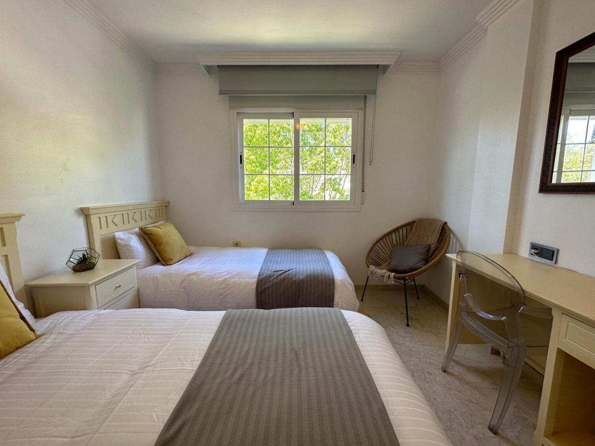 Moderno Apartamento Con Preciosas Vistas Al Mar En Urbanizacion Con Piscina - Rio Real 11 2G Marbella Exterior photo